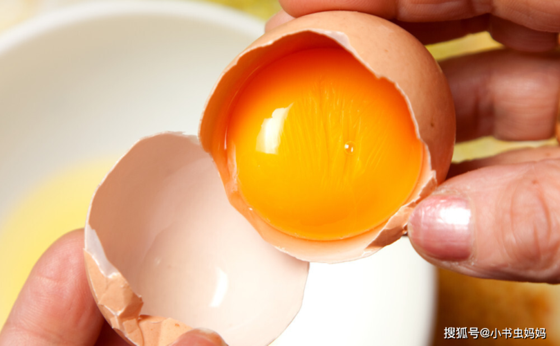 11个月的小孩一天吃几个鸡蛋最好？(11个月宝宝补什么东西)