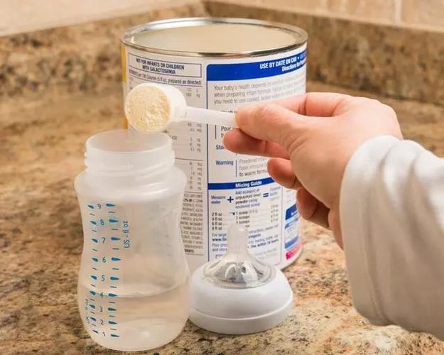 17个月小孩拿什么杯喝奶粉？17个月宝宝能喝什么奶粉怎么办