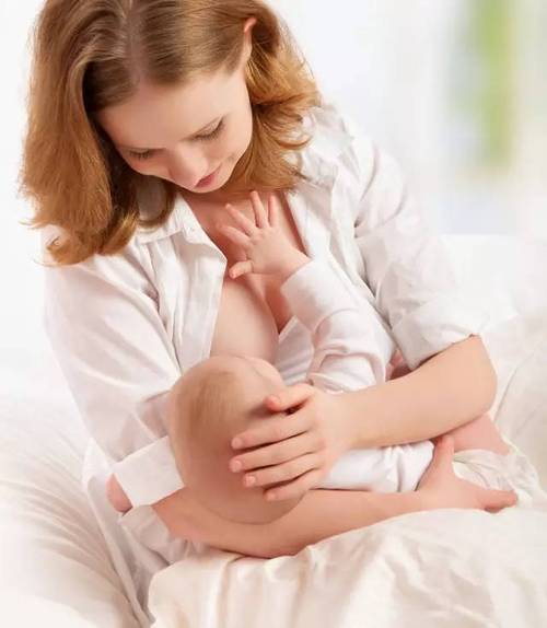 宝宝吃完母乳后会睡5-6小时，要不要2-3小时叫醒来吃奶？(母乳四小时给宝宝吃有什么不好)