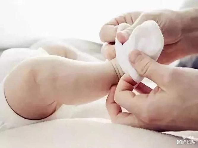 宝宝两个月了脚有时会发抖怎么回事呢？两个月多宝宝会做什么检查吗