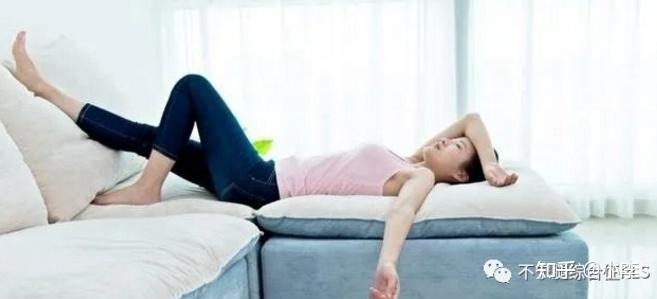 产后晚上睡觉腿不由得抖动是什么原因？宝宝到晚上腿难受是什么原因引起的