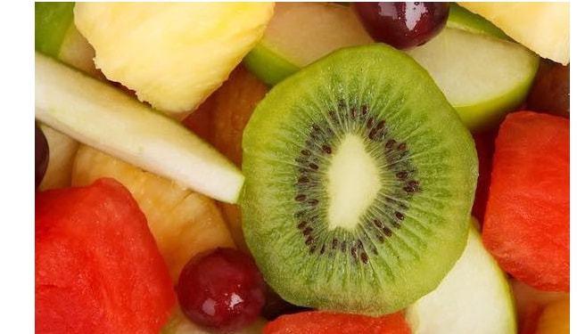 幼儿病毒性发烧吃什么水果？5岁宝宝发烧可以吃什么水果好