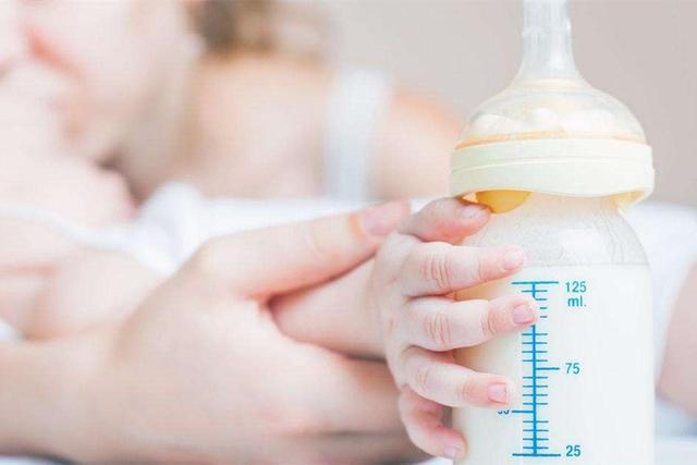 婴儿侧卧喝奶瓶可以吗？宝宝侧睡有什么危害