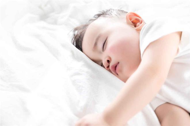 一岁多宝宝突然很嗜睡是什么原因？（宝宝1岁多了不喜欢睡觉是什么原因是什么）