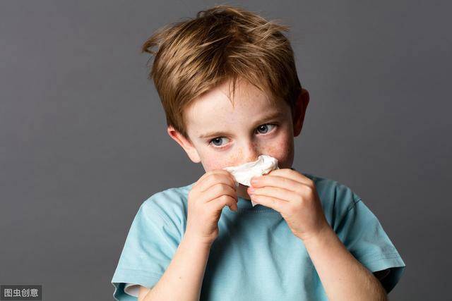 孩子感冒十多天还是流鼻涕？（为什么宝宝一感冒就流鼻涕）
