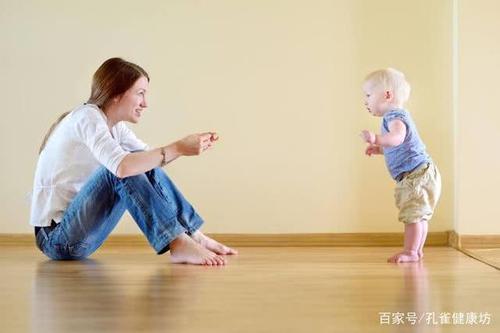 孩子有1岁7个月了，还不会走路，不会说话？（7个月宝宝可以学什么东西吗）